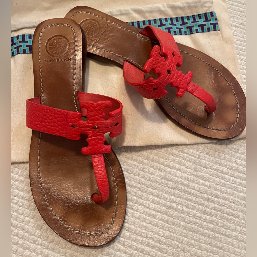 Tory Burch Flat Moore Leather Thong Sandal, Poppy Coral Size 6